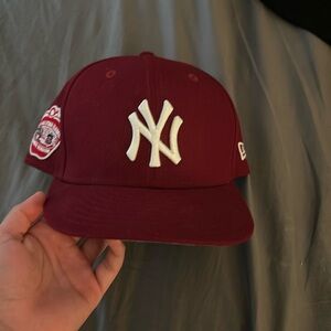 red new era yankees fitted